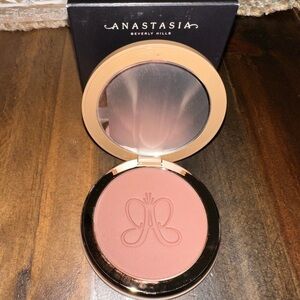 Anastasia Beverly Hills Smooth Blur Bronzer